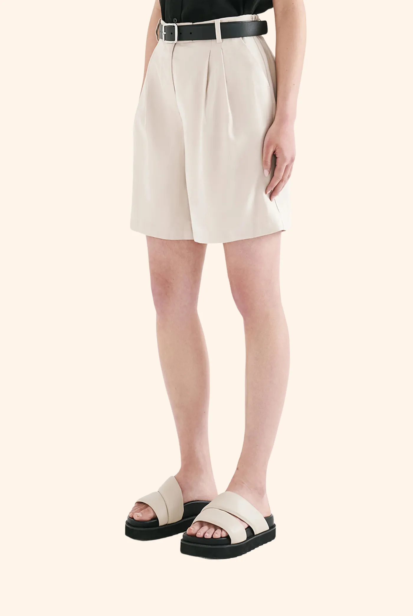 Knit Tailored Short Oyster